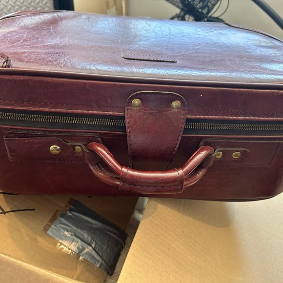 Brownish red Brittany Suitcase. Only ever been used to move. - Picture 5 of 5